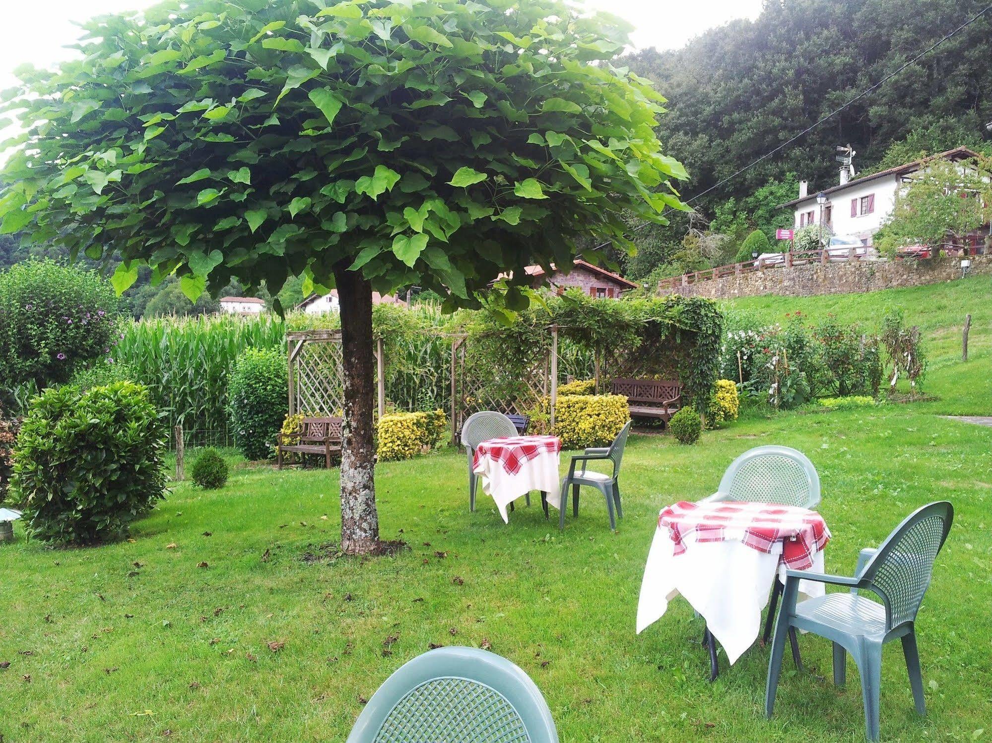 Hotel Rural Irigoienea Urdax Esterno foto